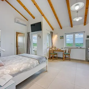  Apartman Lovor - To Relax In Greenery & Explore Istria
